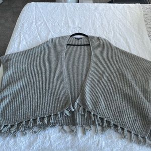 American Eagle Winter poncho with tassels